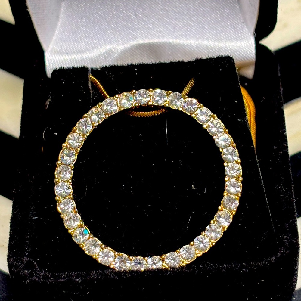 Rhinestone circle necklace super cute